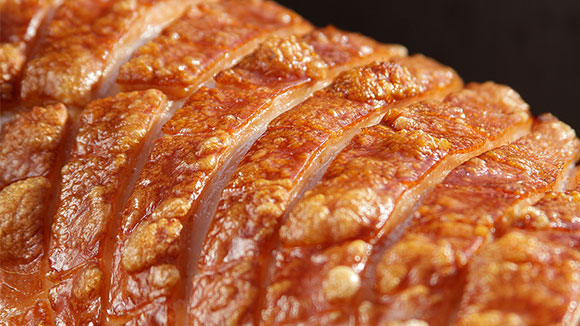 Crunchy Crackling, tender lean Pork and all your favourite trimmings